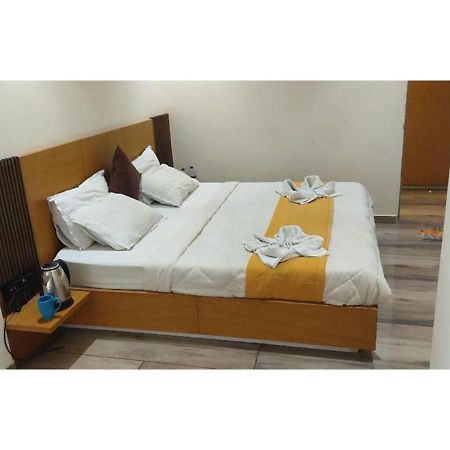 Shree Murlidhar Guest House Surat Exterior foto